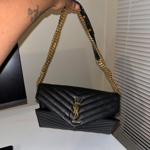 Cassandre Envelope Chain Wallet in Grain De Poudre Leather - Picture 4 of 9